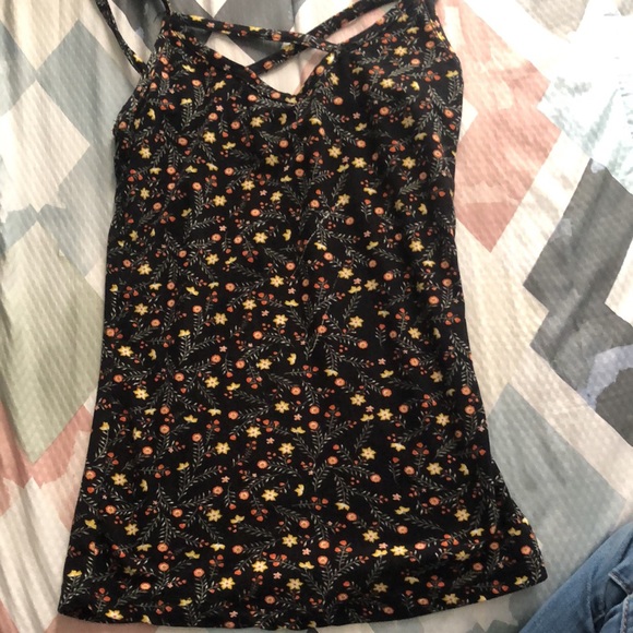 Tank tops - Picture 6 of 12